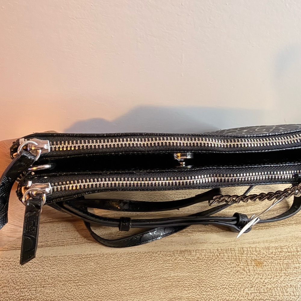 NEW=GUESS Black Monogram Crossbody Bag - Picture 3 of 5